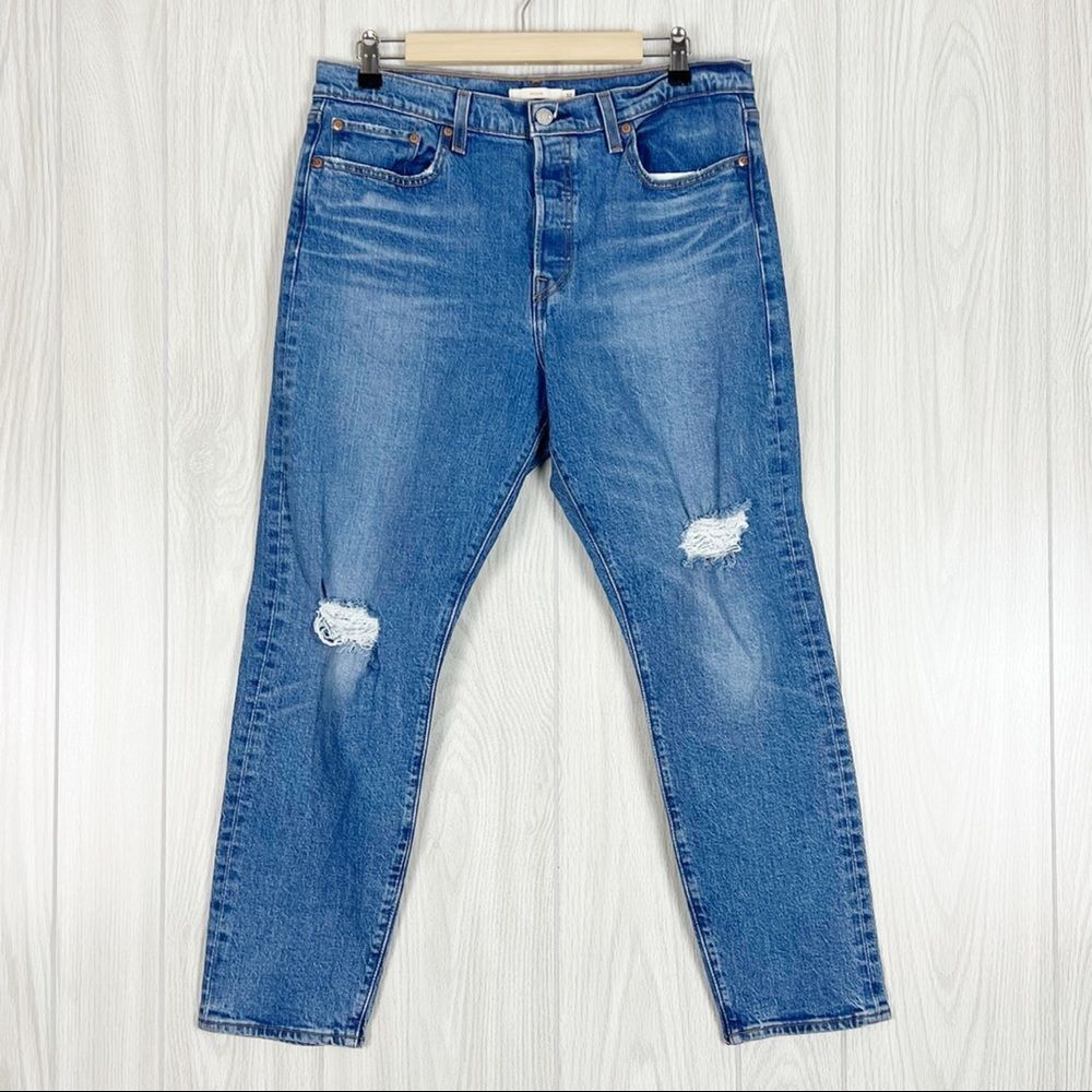 Levi's | Distressed Button Fly Wedgie Style Jeans Size 32